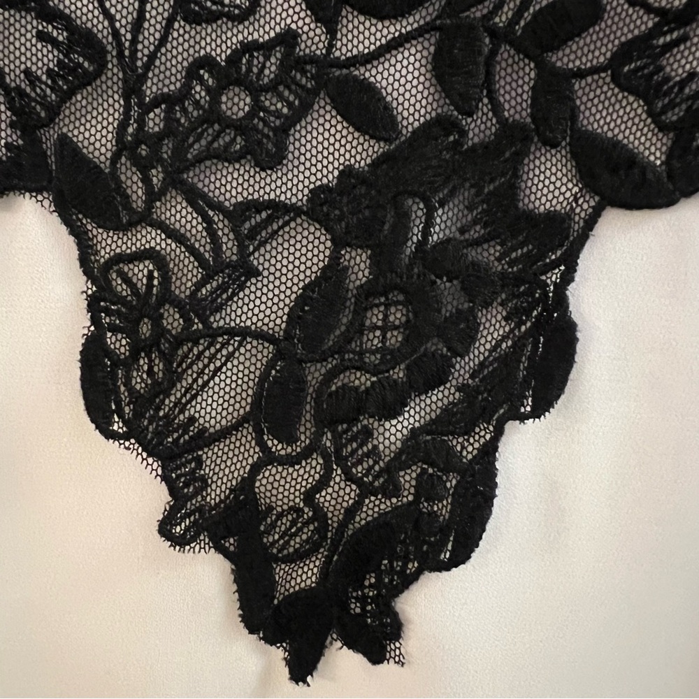 WHITE HOUSE BLACK MARKET TOP, Size S, White Satin Lined Camisole w/ Black Lace. - Picture 3 of 11